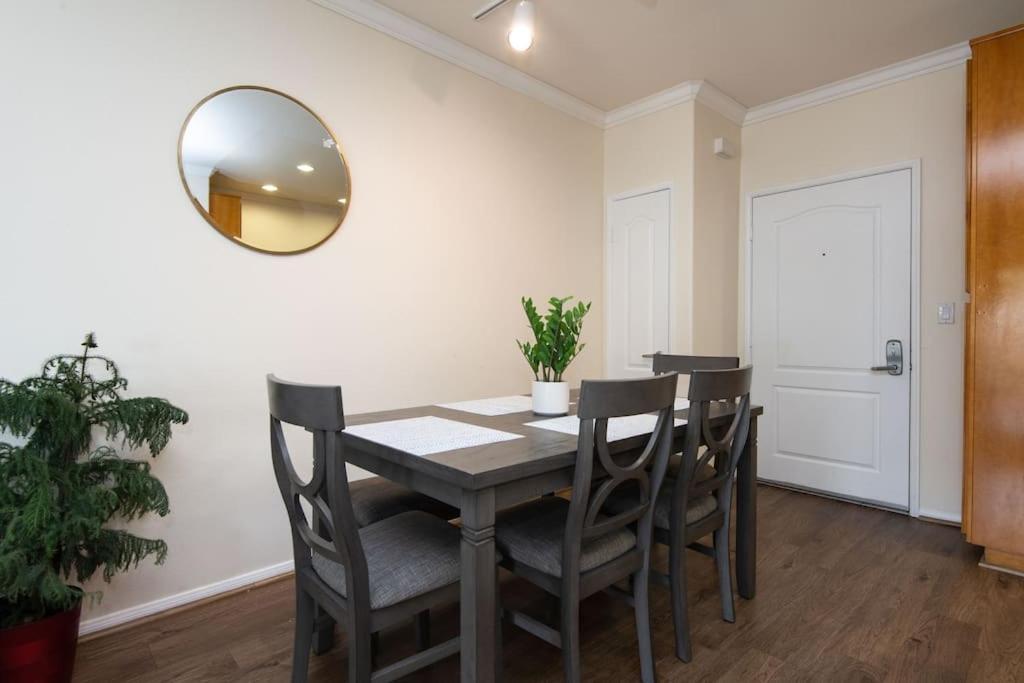 Apartment Hollywood 2bed Apt W Rooftop Pool & Panoramic View 211 Los Angeles