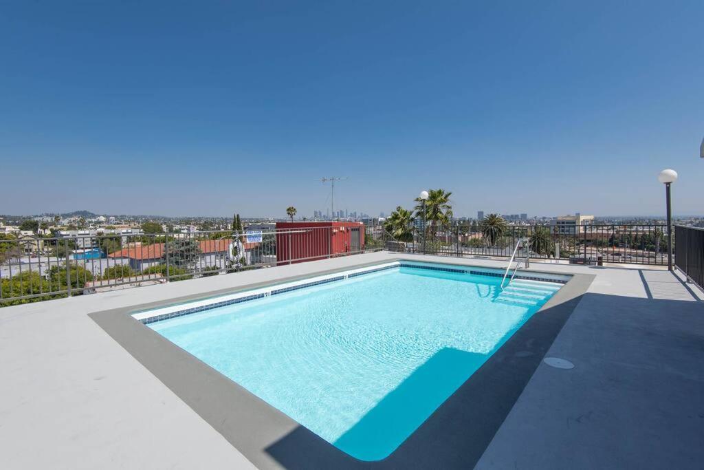 Apartment Hollywood 2bed Apt W Rooftop Pool & Panoramic View 211 Los Angeles