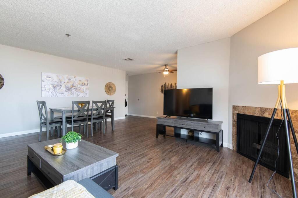 Apartment Hollywood 2bed Apt W Rooftop Pool & Panoramic View 211 *